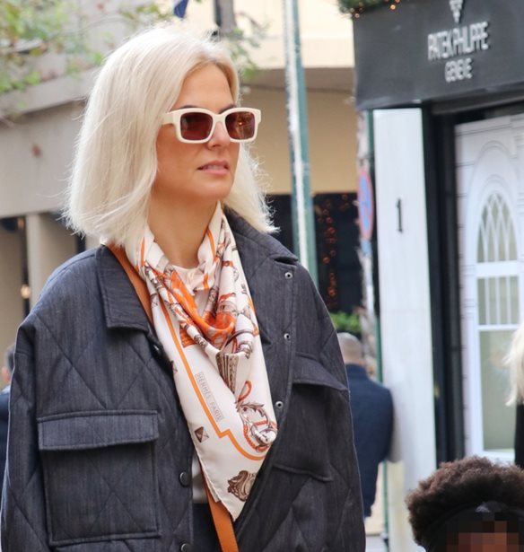 &#x397; &#x3A7;&#x3C1;&#x3B9;&#x3C3;&#x3C4;&#x3AF;&#x3BD;&#x3B1; &#x39A;&#x3BF;&#x3BD;&#x3C4;&#x3BF;&#x3B2;&#x3AC; &#x3B4;&#x3B5;&#x3AF;&#x3C7;&#x3BD;&#x3B5;&#x3B9; &#x3C4;&#x3BF;&#x3BD; &#x3C0;&#x3B9;&#x3BF; chic &#x3C4;&#x3C1;&#x3CC;&#x3C0;&#x3BF; &#x3B3;&#x3B9;&#x3B1; &#x3BD;&#x3B1; &#x3C6;&#x3BF;&#x3C1;&#x3AD;&#x3C3;&#x3B5;&#x3B9;&#x3C2; &#x3AD;&#x3BD;&#x3B1; relaxed suit &#x3C3;&#x3C4;&#x3B7;&#x3BD; &#x3BA;&#x3B1;&#x3B8;&#x3B7;&#x3BC;&#x3B5;&#x3C1;&#x3B9;&#x3BD;&#x3CC;&#x3C4;&#x3B7;&#x3C4;&#x3B1;