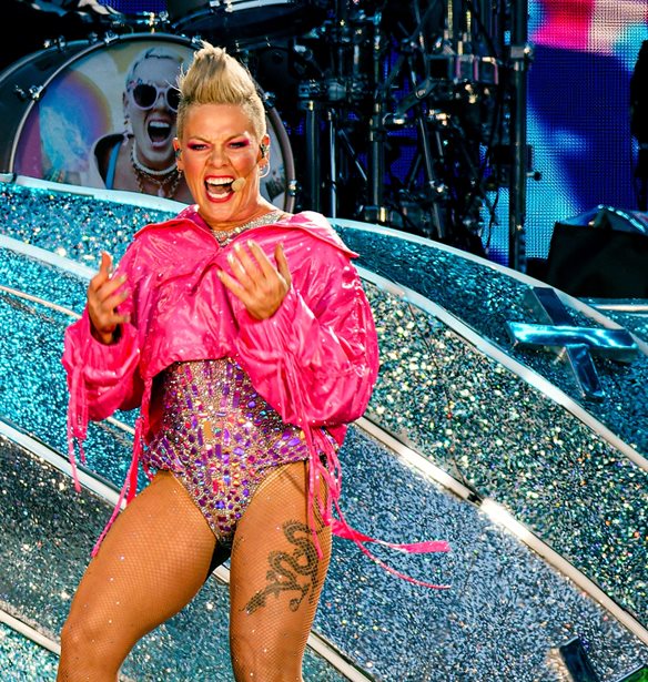 Fan &#x3C0;&#x3AD;&#x3C4;&#x3B1;&#x3BE;&#x3B5; &#x3C4;&#x3B9;&#x3C2; &#x3C3;&#x3C4;&#x3AC;&#x3C7;&#x3C4;&#x3B5;&#x3C2; &#x3C4;&#x3B7;&#x3C2; &#x3BC;&#x3B7;&#x3C4;&#x3AD;&#x3C1;&#x3B1;&#x3C2; &#x3C4;&#x3BF;&#x3C5; &#x3C3;&#x3C4;&#x3B7;&#x3BD; Pink &#x3BA;&#x3B1;&#x3C4;&#x3AC; &#x3C4;&#x3B7; &#x3B4;&#x3B9;&#x3AC;&#x3C1;&#x3BA;&#x3B5;&#x3B9;&#x3B1; &#x3C3;&#x3C5;&#x3BD;&#x3B1;&#x3C5;&#x3BB;&#x3AF;&#x3B1;&#x3C2;