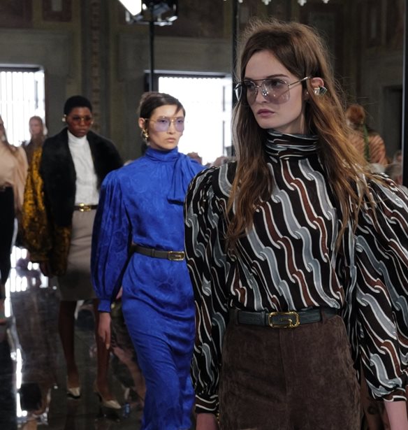 &#x391;&#x3B2;&#x3B9;&#x3AC;&#x3C3;&#x3C4;&#x3B7; &#x3BA;&#x3BF;&#x3BC;&#x3C8;&#x3CC;&#x3C4;&#x3B7;&#x3C4;&#x3B1; &#x3BA;&#x3B1;&#x3B9; &#x3B9;&#x3C4;&#x3B1;&#x3BB;&#x3B9;&#x3BA;&#x3CC; &#x3C3;&#x3C4;&#x3B9;&#x3BB; | &#x39F; &#x3BF;&#x3AF;&#x3BA;&#x3BF;&#x3C2; Gucci &#x3C0;&#x3B1;&#x3C1;&#x3BF;&#x3C5;&#x3C3;&#x3AF;&#x3B1;&#x3C3;&#x3B5; &#x3C4;&#x3B7;&#x3BD; Cruise 2026 &#x3C3;&#x3C5;&#x3BB;&#x3BB;&#x3BF;&#x3B3;&#x3AE; &#x3C4;&#x3BF;&#x3C5; &#x3C3;&#x3C4;&#x3B7; &#x3A6;&#x3BB;&#x3C9;&#x3C1;&#x3B5;&#x3BD;&#x3C4;&#x3AF;&#x3B1;
