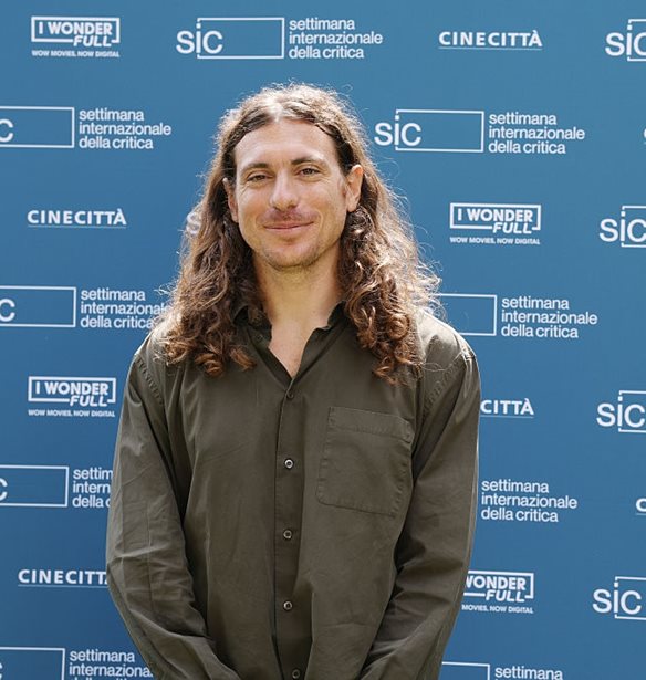 Giulio Bertelli | &#x39F; &#x3B3;&#x3B9;&#x3BF;&#x3C2; &#x3C4;&#x3B7;&#x3C2; Miuccia Prada &#x3C0;&#x3B1;&#x3C1;&#x3BF;&#x3C5;&#x3C3;&#x3AF;&#x3B1;&#x3C3;&#x3B5; &#x3C4;&#x3B7;&#x3BD; &#x3C0;&#x3C1;&#x3CE;&#x3C4;&#x3B7; &#x3C4;&#x3BF;&#x3C5; &#x3C4;&#x3B1;&#x3B9;&#x3BD;&#x3AF;&#x3B1; &#x3C3;&#x3C4;&#x3BF; &#x3A6;&#x3B5;&#x3C3;&#x3C4;&#x3B9;&#x3B2;&#x3AC;&#x3BB; &#x392;&#x3B5;&#x3BD;&#x3B5;&#x3C4;&#x3AF;&#x3B1;&#x3C2;