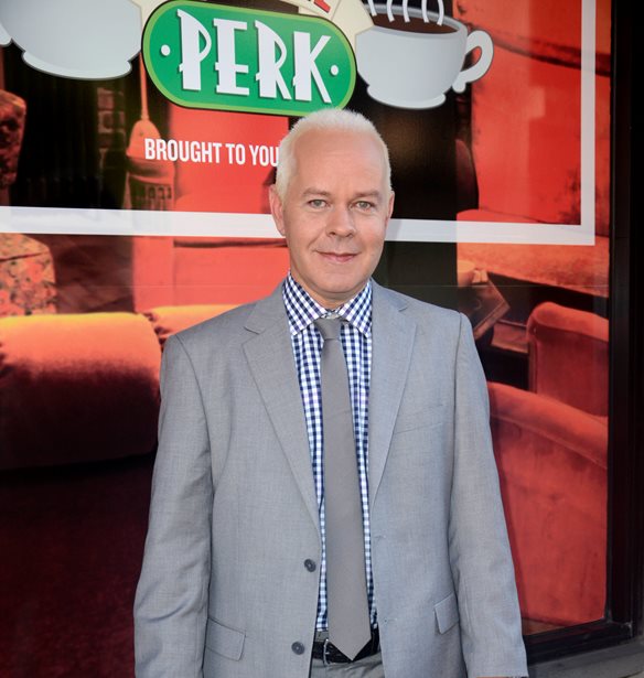 James Michael Tyler | &#x3A0;&#x3AD;&#x3B8;&#x3B1;&#x3BD;&#x3B5; &#x3BF; Gunther &#x3B1;&#x3C0;&#x3CC; &#x3C4;&#x3B1; &#x3A6;&#x3B9;&#x3BB;&#x3B1;&#x3C1;&#x3AC;&#x3BA;&#x3B9;&#x3B1;