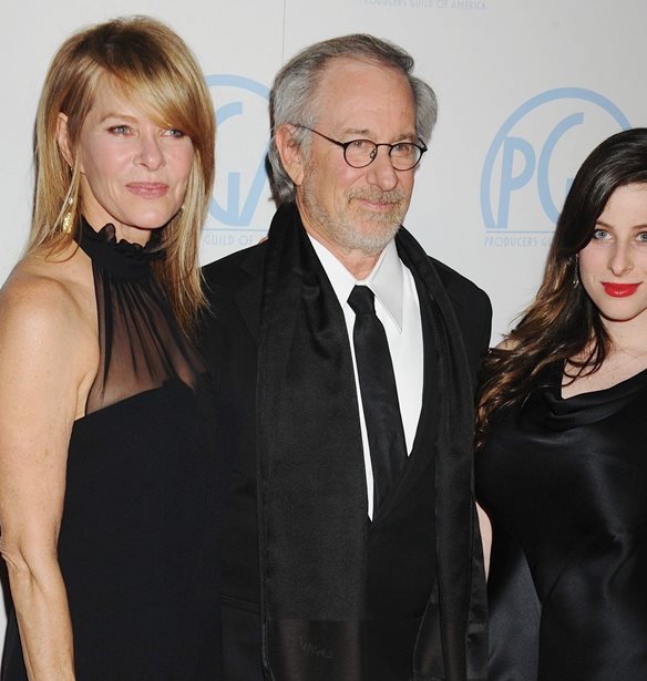 Steven Spielberg | &#x397; &#x3B3;&#x3B5;&#x3BD;&#x3AD;&#x3B8;&#x3BB;&#x3B9;&#x3B1; &#x3C6;&#x3C9;&#x3C4;&#x3BF;&#x3B3;&#x3C1;&#x3B1;&#x3C6;&#x3AF;&#x3B1; &#x3C4;&#x3B7;&#x3C2; &#x3BA;&#x3CC;&#x3C1;&#x3B7;&#x3C2; &#x3C4;&#x3BF;&#x3C5; &#x3BC;&#x3B5; &#x3C3;&#x3AD;&#x3BE;&#x3B9; &#x3C6;&#x3CC;&#x3C1;&#x3B5;&#x3BC;&#x3B1;