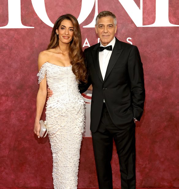 George &amp; Amal Clooney | &#x3A4;&#x3BF; &#x3C4;&#x3C1;&#x3C5;&#x3C6;&#x3B5;&#x3C1;&#x3CC; &#x3C6;&#x3B9;&#x3BB;&#x3AF; &#x3C0;&#x3BF;&#x3C5; &#x3BA;&#x3B1;&#x3C4;&#x3AD;&#x3B3;&#x3C1;&#x3B1;&#x3C8;&#x3B5; &#x3BF; &#x3C6;&#x3B1;&#x3BA;&#x3CC;&#x3C2; &#x3C3;&#x3C4;&#x3B1; &#x3C0;&#x3B1;&#x3C1;&#x3B1;&#x3C3;&#x3BA;&#x3AE;&#x3BD;&#x3B9;&#x3B1; &#x3C4;&#x3C9;&#x3BD; Tony Awards