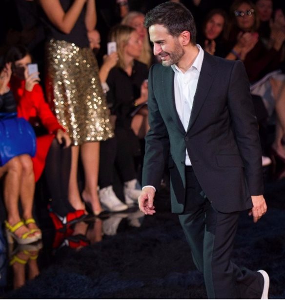 &#x391;&#x3C0;&#x3BF;&#x3C3;&#x3CD;&#x3C1;&#x3B5;&#x3C4;&#x3B1;&#x3B9; &#x3BF; Marc Jacobs &#x3B1;&#x3C0;&#x3CC; &#x3C4;&#x3BF; brand &#x3C4;&#x3BF;&#x3C5;;