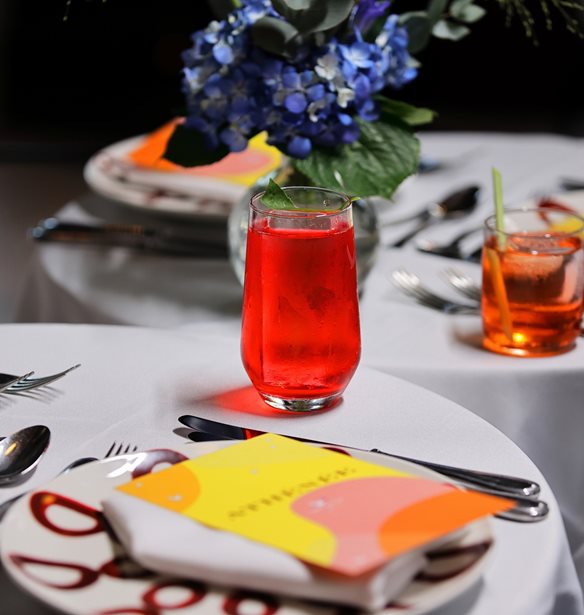 &#x39E;&#x3AD;&#x3C1;&#x3BF;&#x3C5;&#x3BC;&#x3B5; &#x3C4;&#x3B9; cocktail &#x3B8;&#x3B1; &#x3C0;&#x3AF;&#x3BD;&#x3B5;&#x3B9;&#x3C2; &#x3B1;&#x3C5;&#x3C4;&#x3CC; &#x3C4;&#x3BF; &#x3BA;&#x3B1;&#x3BB;&#x3BF;&#x3BA;&#x3B1;&#x3AF;&#x3C1;&#x3B9;