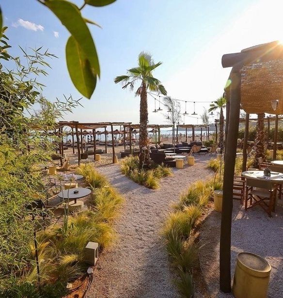 The C Beach Restaurant | &#x39C;&#x3AF;&#x3B1; &#x3C0;&#x3C1;&#x3B1;&#x3B3;&#x3BC;&#x3B1;&#x3C4;&#x3B9;&#x3BA;&#x3AE; &#x3CC;&#x3B1;&#x3C3;&#x3B7; &#x3C3;&#x3C4;&#x3B7;&#x3BD; &#x3C0;&#x3CC;&#x3BB;&#x3B7; &#x3BC;&#x3CC;&#x3BB;&#x3B9;&#x3C2; &#x3BC;&#x3B9;&#x3B1; &#x3B1;&#x3BD;&#x3AC;&#x3C3;&#x3B1; &#x3BC;&#x3B1;&#x3BA;&#x3C1;&#x3B9;&#x3AC;