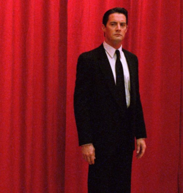 Directed by David Lynch | &#x391;&#x3C6;&#x3B9;&#x3AD;&#x3C1;&#x3C9;&#x3BC;&#x3B1; &#x3BC;&#x3B5; &#x3CC;&#x3BB;&#x3B5;&#x3C2; &#x3C4;&#x3B9;&#x3C2; &#x3C4;&#x3B1;&#x3B9;&#x3BD;&#x3AF;&#x3B5;&#x3C2; &#x3C4;&#x3BF;&#x3C5; &#x3BA;&#x3B1;&#x3B9; &#x3BC;&#x3B1;&#x3C1;&#x3B1;&#x3B8;&#x3CE;&#x3BD;&#x3B9;&#x3BF;&#x3C2; 48 &#x3B5;&#x3C0;&#x3B5;&#x3B9;&#x3C3;&#x3BF;&#x3B4;&#x3AF;&#x3C9;&#x3BD; Twin Peaks