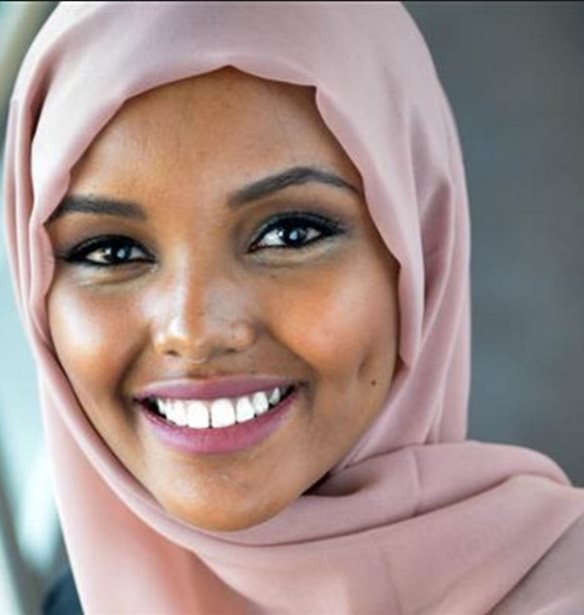 Halima Aden: &#x3A4;&#x3BF; 19&#x3C7;&#x3C1;&#x3BF;&#x3BD;&#x3BF; &#x3BC;&#x3BF;&#x3BD;&#x3C4;&#x3AD;&#x3BB;&#x3BF; &#x3C0;&#x3BF;&#x3C5; &#x3C0;&#x3B5;&#x3C1;&#x3C0;&#x3AC;&#x3C4;&#x3B7;&#x3C3;&#x3B5; &#x3C3;&#x3C4;&#x3BF; Yeezy Show &#x3BC;&#x3B5; &#x3BC;&#x3B1;&#x3BD;&#x3C4;&#x3AF;&#x3BB;&#x3B1;