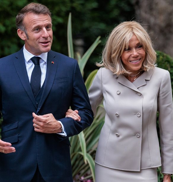 &#x397; Brigitte &#x3B1;&#x3C0;&#x3BF;&#x3C6;&#x3B5;&#x3CD;&#x3B3;&#x3B5;&#x3B9; &#x3C4;&#x3BF;&#x3BD; Emmanuel Macron | H &#x3AC;&#x3B2;&#x3BF;&#x3BB;&#x3B7; &#x3C7;&#x3B5;&#x3B9;&#x3C1;&#x3BF;&#x3BD;&#x3BF;&#x3BC;&#x3AF;&#x3B1; &#x3C0;&#x3BF;&#x3C5; &#x3B2;&#x3B9;&#x3BD;&#x3C4;&#x3B5;&#x3BF;&#x3C3;&#x3BA;&#x3BF;&#x3C0;&#x3AE;&#x3B8;&#x3B7;&#x3BA;&#x3B5; &#x3C3;&#x3C4;&#x3B7;&#x3BD; &#x3B1;&#x3B5;&#x3C1;&#x3BF;&#x3C0;&#x3BF;&#x3C1;&#x3B9;&#x3BA;&#x3AE; &#x3B2;&#x3AC;&#x3C3;&#x3B7; Northolt