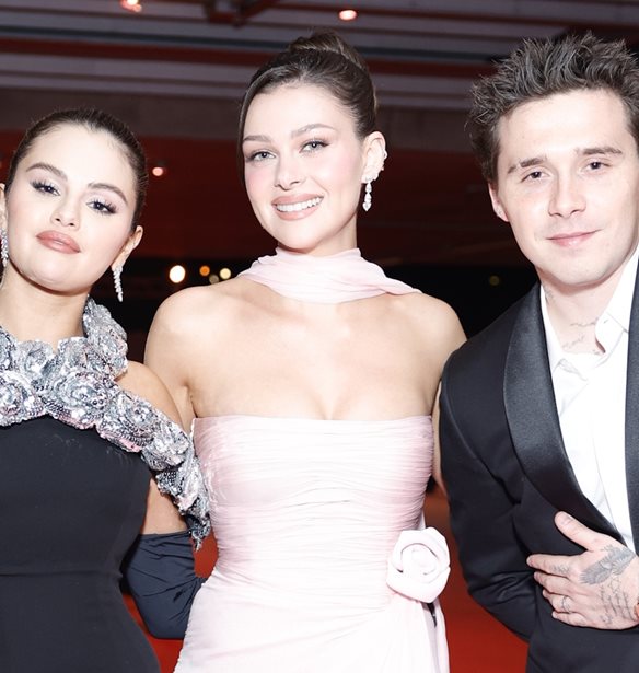Brooklyn &amp; Nicola Peltz Beckham | &#x39F; &#x3C0;&#x3C1;&#x3B1;&#x3B3;&#x3BC;&#x3B1;&#x3C4;&#x3B9;&#x3BA;&#x3CC;&#x3C2; &#x3BB;&#x3CC;&#x3B3;&#x3BF;&#x3C2; &#x3C0;&#x3BF;&#x3C5; &#x3B4;&#x3B5;&#x3BD; &#x3C0;&#x3AE;&#x3B3;&#x3B1;&#x3BD; &#x3C3;&#x3C4;&#x3BF;&#x3BD; &#x3B3;&#x3AC;&#x3BC;&#x3BF; &#x3C4;&#x3B7;&#x3C2; Selena Gomez