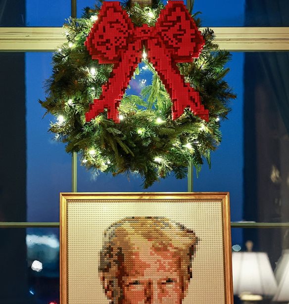 &#x3A4;&#x3BF; &#x3C0;&#x3BF;&#x3C1;&#x3C4;&#x3C1;&#x3AD;&#x3C4;&#x3BF; &#x3C4;&#x3BF;&#x3C5; &#x3A4;rump &#x3B1;&#x3C0;&#x3CC; &#x3C4;&#x3BF;&#x3C5;&#x3B2;&#x3BB;&#x3AC;&#x3BA;&#x3B9;&#x3B1; &#x3BC;&#x3AD;&#x3C1;&#x3BF;&#x3C2; &#x3C4;&#x3B7;&#x3C2; &#x3C7;&#x3C1;&#x3B9;&#x3C3;&#x3C4;&#x3BF;&#x3C5;&#x3B3;&#x3B5;&#x3BD;&#x3BD;&#x3B9;&#x3AC;&#x3C4;&#x3B9;&#x3BA;&#x3B7;&#x3C2; &#x3B4;&#x3B9;&#x3B1;&#x3BA;&#x3CC;&#x3C3;&#x3BC;&#x3B7;&#x3C3;&#x3B7;&#x3C2; &#x3C4;&#x3BF;&#x3C5; &#x39B;&#x3B5;&#x3C5;&#x3BA;&#x3BF;&#x3CD; &#x39F;&#x3AF;&#x3BA;&#x3BF;&#x3C5;