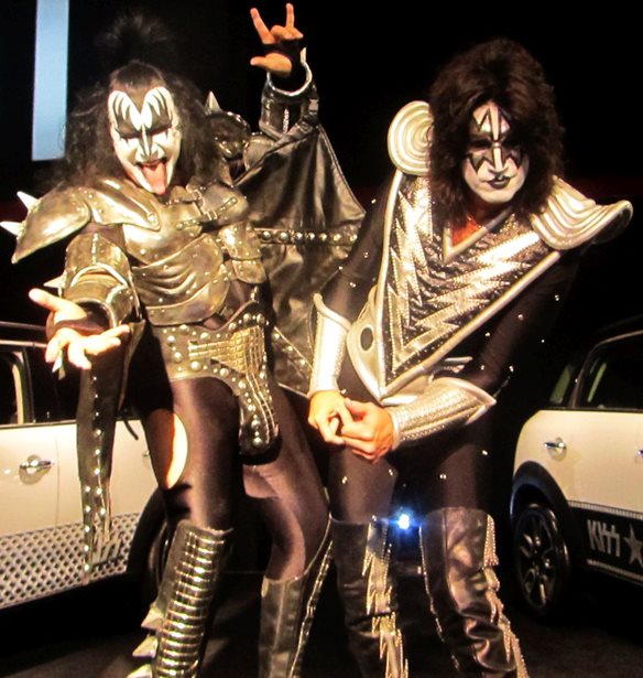 Biography: KISStory | &#x395;&#x3C4;&#x3BF;&#x3B9;&#x3BC;&#x3AC;&#x3B6;&#x3B5;&#x3C4;&#x3B1;&#x3B9; &#x3BD;&#x3C4;&#x3BF;&#x3BA;&#x3B9;&#x3BC;&#x3B1;&#x3BD;&#x3C4;&#x3AD;&#x3C1; &#x3B3;&#x3B9;&#x3B1; &#x3C4;&#x3B7;&#x3BD; &#x3B9;&#x3C3;&#x3C4;&#x3BF;&#x3C1;&#x3AF;&#x3B1; &#x3C4;&#x3C9;&#x3BD; Kiss