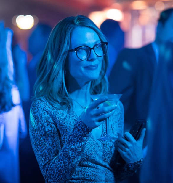 Movie Time: &#x397; Julianne Moore &#x3C0;&#x3C1;&#x3C9;&#x3C4;&#x3B1;&#x3B3;&#x3C9;&#x3BD;&#x3B9;&#x3C3;&#x3C4;&#x3B5;&#x3AF; &#x3C3;&#x3C4;&#x3B7; &#x3C1;&#x3BF;&#x3BC;&#x3B1;&#x3BD;&#x3C4;&#x3B9;&#x3BA;&#x3AE; &#x3BA;&#x3BF;&#x3BC;&#x3B5;&#x3BD;&#x3C4;&#x3AF; Gloria