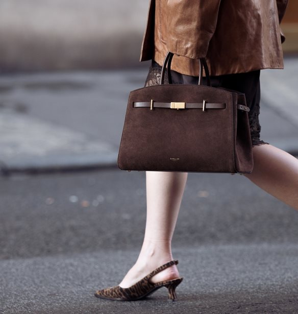 &#x3A4;&#x3B1; suede slingback &#x3B1;&#x3C0;&#x3CC; &#x3C4;&#x3B7; Zara &#x3C0;&#x3BF;&#x3C5; &#x3B8;&#x3B1; &#x3C6;&#x3BF;&#x3C1;&#x3AC;&#x3C2; &#x3C3;&#x3C4;&#x3B9;&#x3C2; all day &#x3B5;&#x3BC;&#x3C6;&#x3B1;&#x3BD;&#x3AF;&#x3C3;&#x3B5;&#x3B9;&#x3C2; &#x3C3;&#x3BF;&#x3C5;