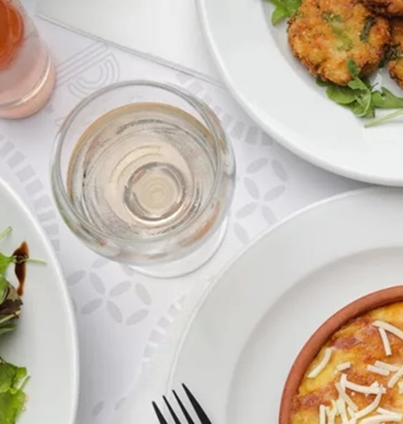 Taste Atlas | &#x3A4;&#x3B1; 3 &#x3B5;&#x3BB;&#x3BB;&#x3B7;&#x3BD;&#x3B9;&#x3BA;&#x3AC; &#x3C6;&#x3B1;&#x3B3;&#x3B7;&#x3C4;&#x3AC; &#x3C0;&#x3BF;&#x3C5; &#x3B2;&#x3C1;&#x3AF;&#x3C3;&#x3BA;&#x3BF;&#x3BD;&#x3C4;&#x3B1;&#x3B9; &#x3C3;&#x3C4;&#x3B1; &#x3BA;&#x3B1;&#x3BB;&#x3CD;&#x3C4;&#x3B5;&#x3C1;&#x3B1; &#x3C4;&#x3BF;&#x3C5; &#x3BA;&#x3CC;&#x3C3;&#x3BC;&#x3BF;&#x3C5;