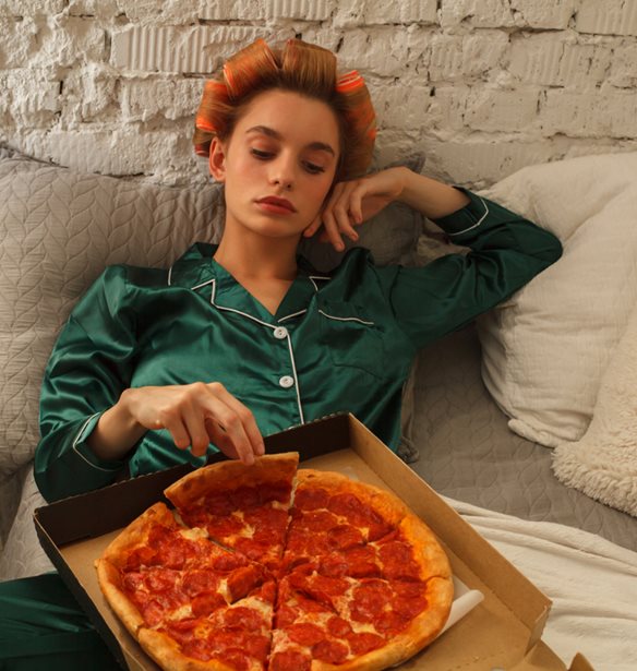 Πώς θα σταματήσεις να τρως συνέχεια στην καραντίνα