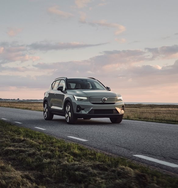 Volvo XC40 Recharge | &#x393;&#x3B9;&#x3B1;&#x3C4;&#x3AF; &#x3B1;&#x3C0;&#x3BF;&#x3C4;&#x3B5;&#x3BB;&#x3B5;&#x3AF; &#x3C4;&#x3B7;&#x3BD; &#x3B5;&#x3C0;&#x3B9;&#x3BB;&#x3BF;&#x3B3;&#x3AE; - &#x3BC;&#x3BF;&#x3BD;&#x3CC;&#x3B4;&#x3C1;&#x3BF;&#x3BC;&#x3BF; &#x3B3;&#x3B9;&#x3B1; &#x3BA;&#x3AC;&#x3B8;&#x3B5; &#x3B3;&#x3C5;&#x3BD;&#x3B1;&#x3AF;&#x3BA;&#x3B1;