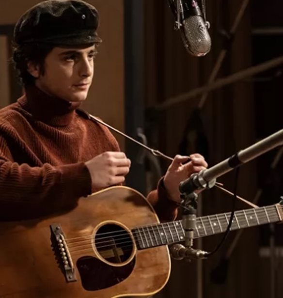 &#x3A3;&#x3C4;&#x3BF; &quot;Complete Unknown&quot; &#x3BF; Bob Dylan &#x3BC;&#x3B5;&#x3C4;&#x3B5;&#x3BD;&#x3C3;&#x3B1;&#x3C1;&#x3BA;&#x3CE;&#x3BD;&#x3B5;&#x3C4;&#x3B1;&#x3B9; &#x3C9;&#x3C2; Timoth&#xE9;e Chalamet