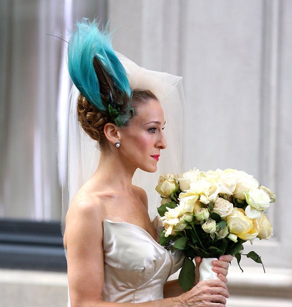 &#x391;&#x3C0;&#x3CC; &#x3C4;&#x3B7;&#x3BD; Carrie Bradshaw &#x3C3;&#x3C4;&#x3B7; Miley Cyrus | T&#x3B1; 6 &#x3C0;&#x3B9;&#x3BF; iconic &#x3BD;&#x3C5;&#x3C6;&#x3B9;&#x3BA;&#x3AC; &#x3C4;&#x3B7;&#x3C2; Vivienne Westwood
