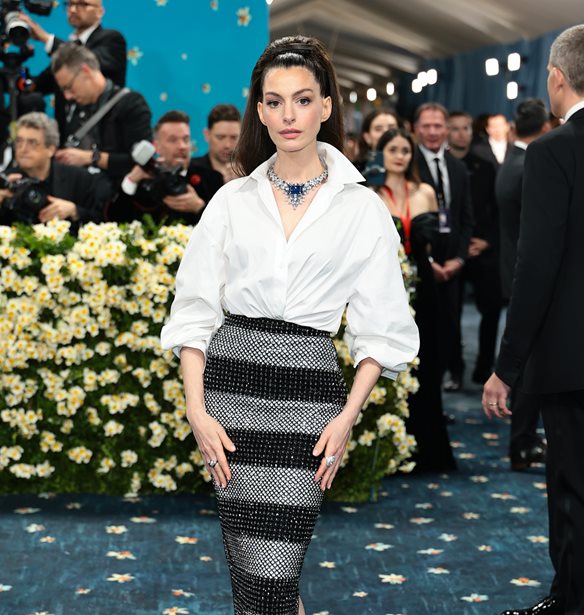 Anne Hathaway στην καρδιά της Νέας Υόρκης |  Γιατί όλοι μιλούν για την εμφάνισή της;