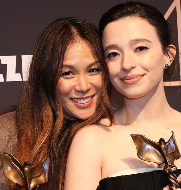 2025 Indepedent Spirit Awards | &#x3A0;&#x3BF;&#x3B9;&#x3B1; &#x3C4;&#x3B1;&#x3B9;&#x3BD;&#x3AF;&#x3B1; &#x3AD;&#x3C6;&#x3C5;&#x3B3;&#x3B5; &#x3BC;&#x3B5; 3 &#x3B2;&#x3C1;&#x3B1;&#x3B2;&#x3B5;&#x3AF;&#x3B1; &#x3BC;&#x3B1;&#x3B6;&#x3AF; &#x3BC;&#x3B5; &#x3B1;&#x3C5;&#x3C4;&#x3CC; &#x3C4;&#x3B7;&#x3C2; &#x3BA;&#x3B1;&#x3BB;&#x3CD;&#x3C4;&#x3B5;&#x3C1;&#x3B7;&#x3C2; &#x3C4;&#x3B1;&#x3B9;&#x3BD;&#x3AF;&#x3B1;&#x3C2;;