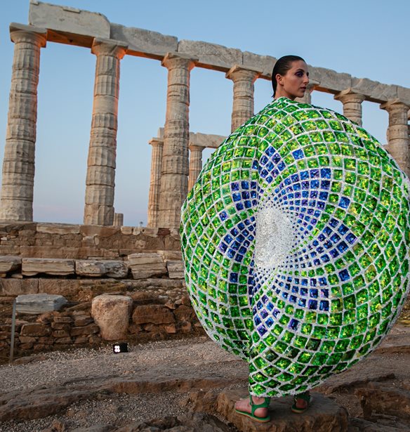 H Mary Katrantzou &#x3BB;&#x3B1;&#x3BD;&#x3C3;&#x3AC;&#x3C1;&#x3B5;&#x3B9; &#x3C3;&#x3B5;&#x3B9;&#x3C1;&#x3AC; &#x3BC;&#x3B5; &#x3C3;&#x3B5;&#x3C1;&#x3B2;&#x3AF;&#x3C4;&#x3C3;&#x3B9;&#x3B1; - &#x388;&#x3C7;&#x3BF;&#x3C5;&#x3BD; &#x3C4;&#x3B1; &#x3C5;&#x3C0;&#x3AD;&#x3C1;&#x3BF;&#x3C7;&#x3B1; &#x3C7;&#x3B1;&#x3C1;&#x3B1;&#x3BA;&#x3C4;&#x3B7;&#x3C1;&#x3B9;&#x3C3;&#x3C4;&#x3B9;&#x3BA;&#x3AC; &#x3C4;&#x3B7;&#x3C2; &#x3BC;&#x3BF;&#x3C4;&#x3AF;&#x3B2;&#x3B1;