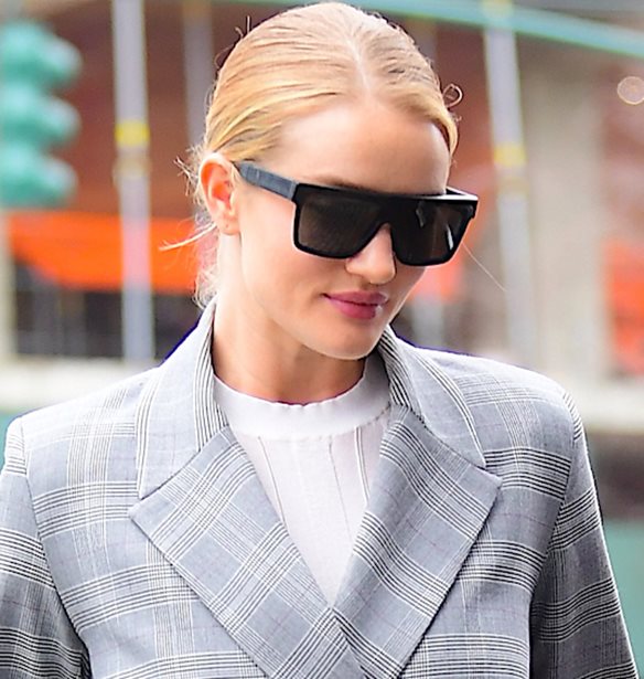 Rosie Huntington-Whiteley | &#x3A4;&#x3BF; casual chic look &#x3C4;&#x3B7;&#x3C2; &#x3C0;&#x3BF;&#x3C5; &#x3B8;&#x3B1; &#x3B1;&#x3BD;&#x3C4;&#x3B9;&#x3B3;&#x3C1;&#x3AC;&#x3C8;&#x3BF;&#x3C5;&#x3BC;&#x3B5;