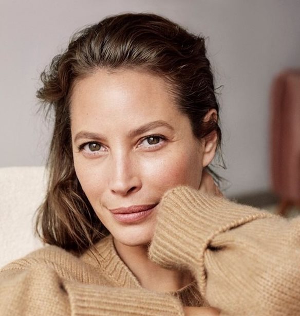 H Christy Turlington &#x3C3;&#x3C5;&#x3BD;&#x3B5;&#x3C1;&#x3B3;&#x3AC;&#x3B6;&#x3B5;&#x3C4;&#x3B1;&#x3B9; &#x3BC;&#x3B5; &#x3C4;&#x3BF; J.Crew &#x3B3;&#x3B9;&#x3B1; &#x3BA;&#x3B1;&#x3BB;&#x3CC; &#x3C3;&#x3BA;&#x3BF;&#x3C0;&#x3CC;