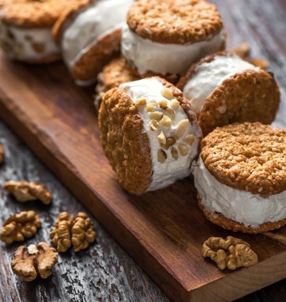 Μια συνταγή για υγιεινό παγωτό-σάντουιτς για τα παιδιά