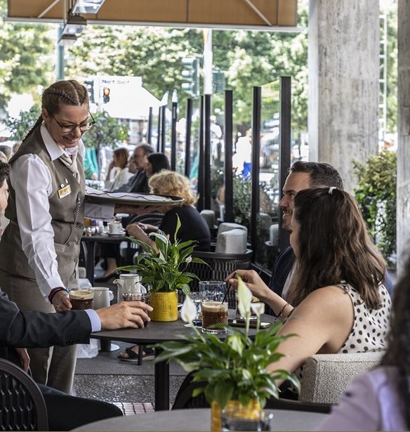 Plaza Caf&#xE9; | M&#x3B9;&#x3B1; all day &#x3B5;&#x3BC;&#x3C0;&#x3B5;&#x3B9;&#x3C1;&#x3AF;&#x3B1; &#x3B1;&#x3C0;&#x3CC;&#x3BB;&#x3B1;&#x3C5;&#x3C3;&#x3B7;&#x3C2; &#x3C3;&#x3C4;&#x3B7;&#x3BD; &#x3A0;&#x3BB;&#x3B1;&#x3C4;&#x3B5;&#x3AF;&#x3B1; &#x3A3;&#x3C5;&#x3BD;&#x3C4;&#x3AC;&#x3B3;&#x3BC;&#x3B1;&#x3C4;&#x3BF;&#x3C2;