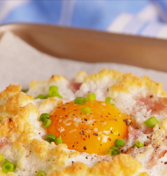 Cloud Eggs: &#x3A4;&#x3BF; &#x3BD;&#x3AD;&#x3BF; food trend &#x3C0;&#x3BF;&#x3C5; &#x3AD;&#x3C7;&#x3B5;&#x3B9; &#x3B1;&#x3B3;&#x3B1;&#x3C0;&#x3B7;&#x3B8;&#x3B5;&#x3AF; &#x3B1;&#x3C0;&#x3CC; &#x3C4;&#x3BF; Instagram