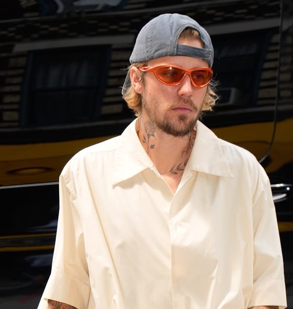 Justin Bieber | &#x39F;&#x3B9; 5 celebrities &#x3C0;&#x3BF;&#x3C5; &#x3AD;&#x3BA;&#x3B1;&#x3BD;&#x3B5; unfollow &#x3C3;&#x3C4;&#x3BF; Instagram