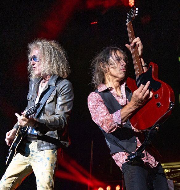 Foreigner | &#x3A4;&#x3BF; &#x3B8;&#x3C1;&#x3C5;&#x3BB;&#x3B9;&#x3BA;&#x3CC; &#x3C1;&#x3BF;&#x3BA; &#x3C3;&#x3C5;&#x3B3;&#x3BA;&#x3C1;&#x3CC;&#x3C4;&#x3B7;&#x3BC;&#x3B1; &#x3AD;&#x3C1;&#x3C7;&#x3B5;&#x3C4;&#x3B1;&#x3B9; &#x3B3;&#x3B9;&#x3B1; &#x3C4;&#x3B7;&#x3BD; &#x3C0;&#x3C1;&#x3CE;&#x3C4;&#x3B7; &#x3C4;&#x3BF;&#x3C5; &#x3C3;&#x3C5;&#x3BD;&#x3B1;&#x3C5;&#x3BB;&#x3AF;&#x3B1; &#x3C3;&#x3C4;&#x3B7;&#x3BD; &#x395;&#x3BB;&#x3BB;&#x3AC;&#x3B4;&#x3B1;