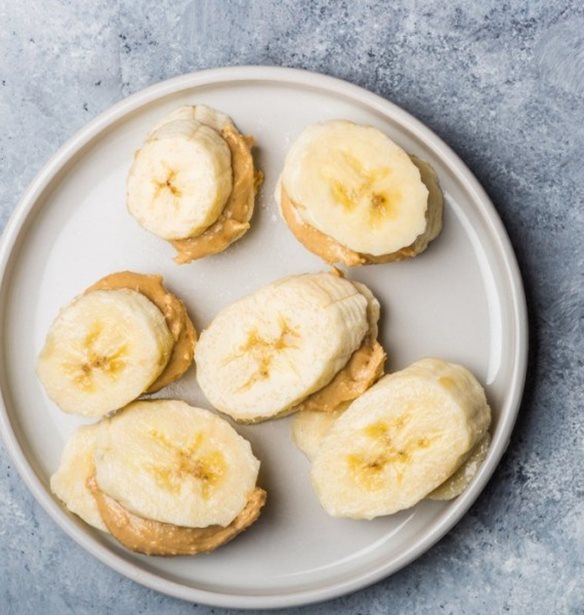 Σνακ πριν την προπόνηση: Πώς σε βοηθά να χάσεις βάρος χωρίς να κάνεις δίαιτα