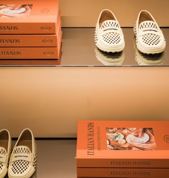 &#x397; Tod&#x2019;s &#x3B3;&#x3B9;&#x3BF;&#x3C1;&#x3C4;&#x3AC;&#x3B6;&#x3B5;&#x3B9; &#x3C4;&#x3B7;&#x3BD; &#x3B1;&#x3C5;&#x3B8;&#x3B5;&#x3BD;&#x3C4;&#x3AF;&#x3B1; &#x3C4;&#x3B7;&#x3C2;  &#x3B9;&#x3C4;&#x3B1;&#x3BB;&#x3B9;&#x3BA;&#x3AE;&#x3C2; &#x3B4;&#x3B5;&#x3BE;&#x3B9;&#x3BF;&#x3C4;&#x3B5;&#x3C7;&#x3BD;&#x3AF;&#x3B1;&#x3C2; &#x3BC;&#x3B5; &#x3AD;&#x3BD;&#x3B1; &#x3B2;&#x3B9;&#x3B2;&#x3BB;&#x3AF;&#x3BF;