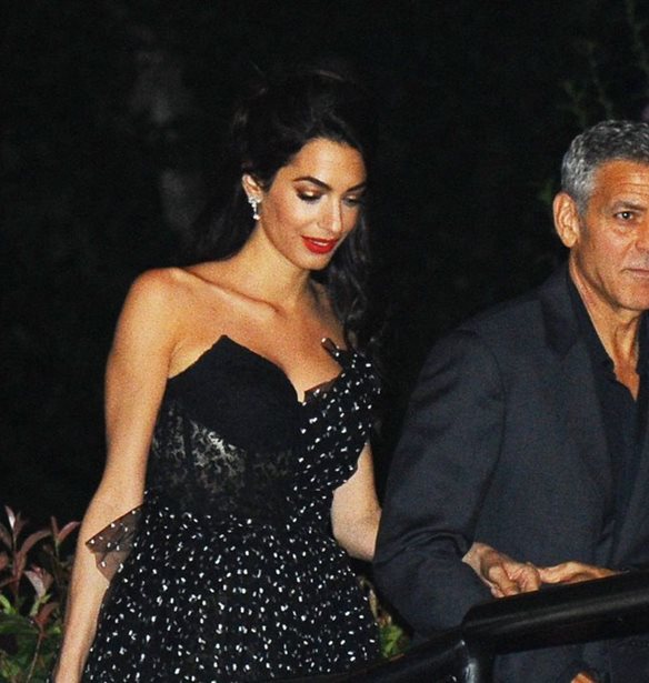 &#x397; &#x391;mal Clooney &#x3BA;&#x3AD;&#x3C1;&#x3B4;&#x3B9;&#x3C3;&#x3B5; &#x3C4;&#x3B9;&#x3C2; &#x3B5;&#x3BD;&#x3C4;&#x3C5;&#x3C0;&#x3CE;&#x3C3;&#x3B5;&#x3B9;&#x3C2; &#x3C3;&#x3C4;&#x3B7; &#x392;&#x3B5;&#x3BD;&#x3B5;&#x3C4;&#x3AF;&#x3B1; (&#x3C7;&#x3C9;&#x3C1;&#x3AF;&#x3C2; &#x3BD;&#x3B1; &#x3B5;&#x3BC;&#x3C6;&#x3B1;&#x3BD;&#x3B9;&#x3C3;&#x3C4;&#x3B5;&#x3AF; &#x3C3;&#x3C4;&#x3BF; &#x3BA;&#x3CC;&#x3BA;&#x3BA;&#x3B9;&#x3BD;&#x3BF; &#x3C7;&#x3B1;&#x3BB;&#x3AF;)