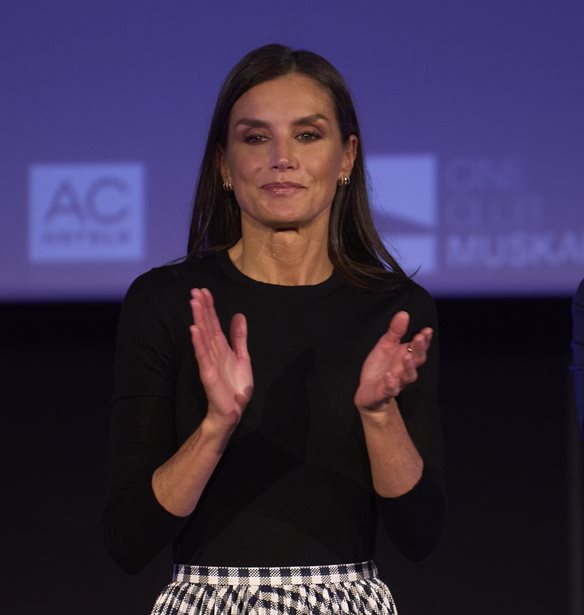 &#x3A4;&#x3BF; &#x3AD;&#x3BA;&#x3B1;&#x3BD;&#x3B5; &#x3BE;&#x3B1;&#x3BD;&#x3AC;! &#x397; &#x3B2;&#x3B1;&#x3C3;&#x3AF;&#x3BB;&#x3B9;&#x3C3;&#x3C3;&#x3B1; Letizia &#x3C3;&#x3B5; &#x3BC;&#x3AF;&#x3B1; &quot;&#x3B5;&#x3BA;&#x3C4;&#x3CC;&#x3C2; &#x3C0;&#x3C1;&#x3C9;&#x3C4;&#x3BF;&#x3BA;&#x3CC;&#x3BB;&#x3BB;&#x3BF;&#x3C5;&quot; &#x3B5;&#x3BC;&#x3C6;&#x3AC;&#x3BD;&#x3B9;&#x3C3;&#x3B7; &#x3BC;&#x3B5; cutout &#x3C6;&#x3BF;&#x3CD;&#x3C3;&#x3C4;&#x3B1;