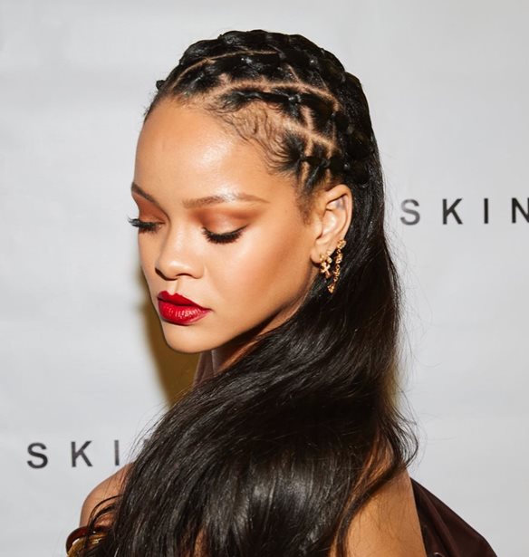 Rihanna | H mom-to-be &#x3AF;&#x3C3;&#x3C9;&#x3C2; &#x3B8;&#x3AD;&#x3BB;&#x3B5;&#x3B9; &#x3BD;&#x3B1; &#x3C0;&#x3B5;&#x3C1;&#x3AC;&#x3C3;&#x3B5;&#x3B9; &#x3BA;&#x3AC;&#x3C0;&#x3BF;&#x3B9;&#x3BF; &#x3BC;&#x3AE;&#x3BD;&#x3C5;&#x3BC;&#x3B1; &#x3BC;&#x3AD;&#x3C3;&#x3C9; &#x3C4;&#x3BF;&#x3C5; &#x3BC;&#x3B1;&#x3BD;&#x3B9;&#x3BA;&#x3B9;&#x3BF;&#x3CD;&#x3C1; &#x3C4;&#x3B7;&#x3C2;