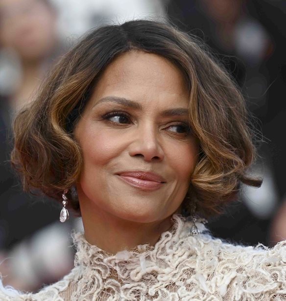 Halle Berry | &#x393;&#x3B9;&#x3B1; &#x3C0;&#x3BF;&#x3B9;&#x3BF;&#x3BD; &#x3BB;&#x3CC;&#x3B3;&#x3BF; &#x3B4;&#x3B5;&#x3BD; &#x3AD;&#x3C7;&#x3B5;&#x3B9; &#x3B1;&#x3C0;&#x3B1;&#x3BD;&#x3C4;&#x3AE;&#x3C3;&#x3B5;&#x3B9; &#x3B8;&#x3B5;&#x3C4;&#x3B9;&#x3BA;&#x3AC; &#x3C3;&#x3C4;&#x3B7;&#x3BD; &#x3C0;&#x3C1;&#x3CC;&#x3C4;&#x3B1;&#x3C3;&#x3B7; &#x3B3;&#x3AC;&#x3BC;&#x3BF;&#x3C5; &#x3C4;&#x3BF;&#x3C5; &#x3C3;&#x3C5;&#x3BD;&#x3C4;&#x3C1;&#x3CC;&#x3C6;&#x3BF;&#x3C5; &#x3C4;&#x3B7;&#x3C2;;