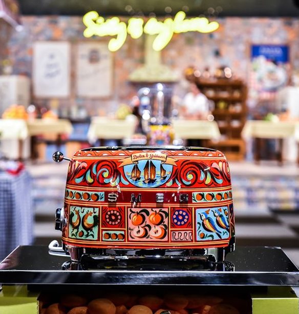 &#x39F;&#x3B9; Dolce &amp; Gabbana &#x3C3;&#x3C7;&#x3B5;&#x3B4;&#x3B9;&#x3AC;&#x3B6;&#x3BF;&#x3C5;&#x3BD; chic &#x3C3;&#x3C5;&#x3C3;&#x3BA;&#x3B5;&#x3C5;&#x3AD;&#x3C2; &#x3BA;&#x3BF;&#x3C5;&#x3B6;&#x3AF;&#x3BD;&#x3B1;&#x3C2; &#x3BA;&#x3B1;&#x3B9; &#x3C4;&#x3B9;&#x3C2; &#x3B8;&#x3AD;&#x3BB;&#x3BF;&#x3C5;&#x3BC;&#x3B5; &#x3CC;&#x3BB;&#x3B5;&#x3C2;