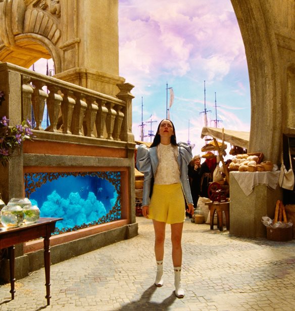 Poor Things | &#x397; &quot;&#x3B8;&#x3C5;&#x3C3;&#x3AF;&#x3B1;&quot; &#x3C0;&#x3BF;&#x3C5; &#x3B1;&#x3BD;&#x3B1;&#x3B3;&#x3BA;&#x3AC;&#x3C3;&#x3C4;&#x3B7;&#x3BA;&#x3B5; &#x3BD;&#x3B1; &#x3BA;&#x3AC;&#x3BD;&#x3B5;&#x3B9; &#x3B7; Emma Stone &#x3B3;&#x3B9;&#x3B1; &#x3BD;&#x3B1; &#x3C5;&#x3C0;&#x3BF;&#x3B4;&#x3C5;&#x3B8;&#x3B5;&#x3AF; &#x3C4;&#x3B7; Bella Baxter