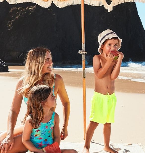 Beachwear Mini Me | &#x39F;&#x3B9; &#x3C0;&#x3B9;&#x3BF; fun &#x3BA;&#x3B1;&#x3B9; fashionable &#x3C4;&#x3AC;&#x3C3;&#x3B5;&#x3B9;&#x3C2; &#x3C4;&#x3BF;&#x3C5; &#x3BA;&#x3B1;&#x3BB;&#x3BF;&#x3BA;&#x3B1;&#x3B9;&#x3C1;&#x3B9;&#x3BF;&#x3CD; &#x3C3;&#x3C4;&#x3B1; Calzedonia