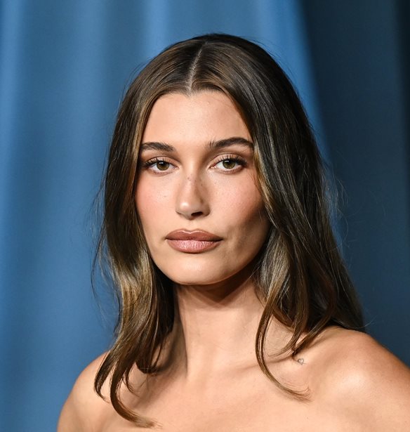 Hailey Bieber | Η μεγάλη αλλαγή στα μαλλιά της λίγο πριν τα Χριστούγεννα