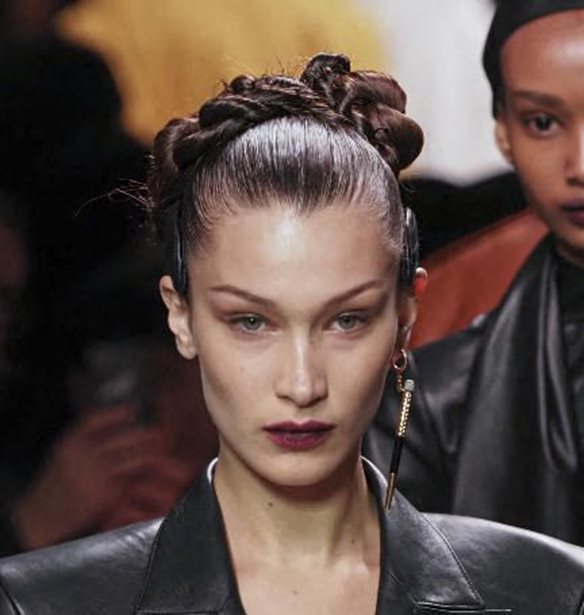 &#x3A4;&#x3BF; show-stopping &#x3BC;&#x3B1;&#x3BA;&#x3B9;&#x3B3;&#x3B9;&#x3AC;&#x3B6; &#x3C4;&#x3B7;&#x3C2; Bella Hadid &#x3B5;&#x3AF;&#x3BD;&#x3B1;&#x3B9; &#x3CC;, &#x3C4;&#x3B9; &#x3C0;&#x3C1;&#x3AD;&#x3C0;&#x3B5;&#x3B9; &#x3B3;&#x3B9;&#x3B1; &#x3C4;&#x3B9;&#x3C2; &#x3B3;&#x3B9;&#x3BF;&#x3C1;&#x3C4;&#x3AD;&#x3C2;