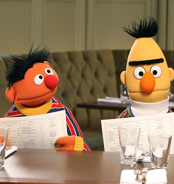 &#x39A;&#x3B1;&#x3B9; &#x3C4;&#x3BF; Sesame Street &#x3C0;&#x3B1;&#x3AF;&#x3C1;&#x3BD;&#x3B5;&#x3B9; &#x3B8;&#x3AD;&#x3C3;&#x3B7; &#x3B5;&#x3BD;&#x3AC;&#x3BD;&#x3C4;&#x3B9;&#x3B1; &#x3C3;&#x3C4;&#x3BF;&#x3BD; &#x3C1;&#x3B1;&#x3C4;&#x3C3;&#x3B9;&#x3C3;&#x3BC;&#x3CC;