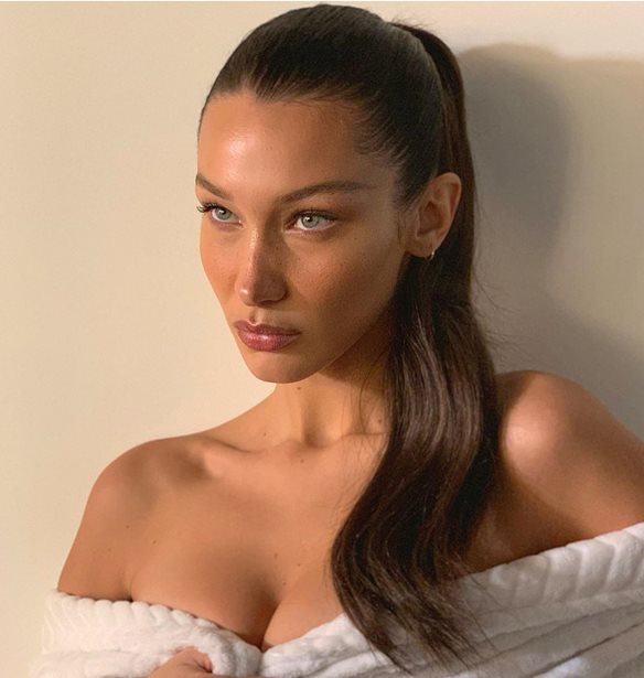 &#x397; Bella Hadid &#x3B5;&#x3BC;&#x3C0;&#x3BD;&#x3B5;&#x3CD;&#x3C3;&#x3C4;&#x3B7;&#x3BA;&#x3B5; &#x3C4;&#x3BF; &#x3C0;&#x3B9;&#x3BF; &#x3C0;&#x3C1;&#x3CC;&#x3C3;&#x3C6;&#x3B1;&#x3C4;&#x3BF; &#x3C7;&#x3C4;&#x3AD;&#x3BD;&#x3B9;&#x3C3;&#x3BC;&#x3AC; &#x3C4;&#x3B7;&#x3C2; &#x3B1;&#x3C0;&#x3CC; &#x3BC;&#x3AF;&#x3B1; &#x3C0;&#x3B1;&#x3B9;&#x3B4;&#x3B9;&#x3BA;&#x3AE; &#x3C4;&#x3B7;&#x3C2; &#x3C6;&#x3C9;&#x3C4;&#x3BF;&#x3B3;&#x3C1;&#x3B1;&#x3C6;&#x3AF;&#x3B1;