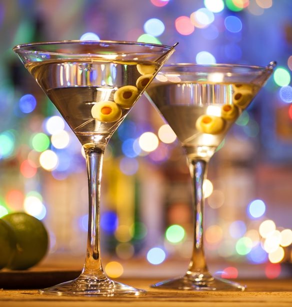 &#x397; &#x3C3;&#x3C5;&#x3BD;&#x3C4;&#x3B1;&#x3B3;&#x3AE; &#x3C4;&#x3BF;&#x3C5; &#x3BA;&#x3BB;&#x3B1;&#x3C3;&#x3B9;&#x3BA;&#x3BF;&#x3CD; Martini cocktail &#x3C0;&#x3BF;&#x3C5; &#x3B8;&#x3B1; &#x3B6;&#x3AE;&#x3BB;&#x3B5;&#x3C5;&#x3B5; &#x3B1;&#x3BA;&#x3CC;&#x3BC;&#x3B1; &#x3BA;&#x3B9; o James Bond