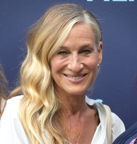 &#x397; Sarah Jessica Parker &#x3C3;&#x3C7;&#x3BF;&#x3BB;&#x3B9;&#x3AC;&#x3B6;&#x3B5;&#x3B9; &#x3C4;&#x3BF; &#x3C6;&#x3B9;&#x3BD;&#x3AC;&#x3BB;&#x3B5; &#x3C4;&#x3BF;&#x3C5; And Just Like That &#x3BA;&#x3B1;&#x3B9; &#x3C4;&#x3BF; &#x3BC;&#x3AD;&#x3BB;&#x3BB;&#x3BF;&#x3BD; &#x3C4;&#x3B7;&#x3C2; &#x3C3;&#x3B5;&#x3B9;&#x3C1;&#x3AC;&#x3C2;