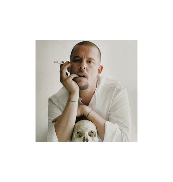 &#x3A0;&#x3BF;&#x3B9;&#x3BF;&#x3C2; &#x3B5;&#x3AF;&#x3BD;&#x3B1;&#x3B9; &#x3BF; &#x3B7;&#x3B8;&#x3BF;&#x3C0;&#x3BF;&#x3B9;&#x3CC;&#x3C2; &#x3C0;&#x3BF;&#x3C5; &#x3B8;&#x3B1; &#x3C5;&#x3C0;&#x3BF;&#x3B4;&#x3C5;&#x3B8;&#x3B5;&#x3AF; &#x3C4;&#x3BF;&#x3BD; Alexander McQueen &#x3C3;&#x3C4;&#x3B7;&#x3BD; &#x3BD;&#x3AD;&#x3B1; &#x3C4;&#x3B1;&#x3B9;&#x3BD;&#x3AF;&#x3B1;;