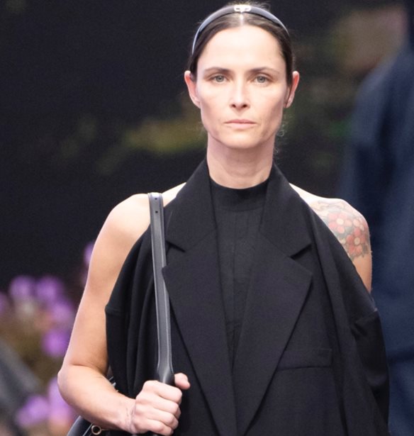 &#x391;&#x3C0;&#x3CC; &#x3C4;&#x3BF; Le Dix &#x3C3;&#x3C4;&#x3BF; &#x3C3;&#x3AE;&#x3BC;&#x3B5;&#x3C1;&#x3B1; | &#x39F; Balenciaga &#x3BE;&#x3B1;&#x3BD;&#x3B1;&#x3B3;&#x3C1;&#x3AC;&#x3C6;&#x3B5;&#x3B9; &#x3C4;&#x3B7;&#x3BD; &#x3B9;&#x3C3;&#x3C4;&#x3BF;&#x3C1;&#x3AF;&#x3B1; &#x3C4;&#x3BF;&#x3C5; &#x3B1;&#x3C1;&#x3CE;&#x3BC;&#x3B1;&#x3C4;&#x3BF;&#x3C2;